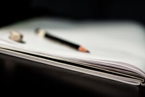 行政書士【独学での高卒合格者】が難易度を解説！試験に挑む心構えとは？