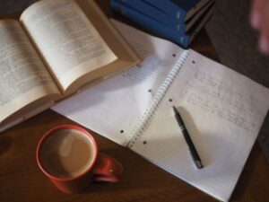 【高卒で独学合格】行政書士試験におすすめテキストと勉強法を紹介